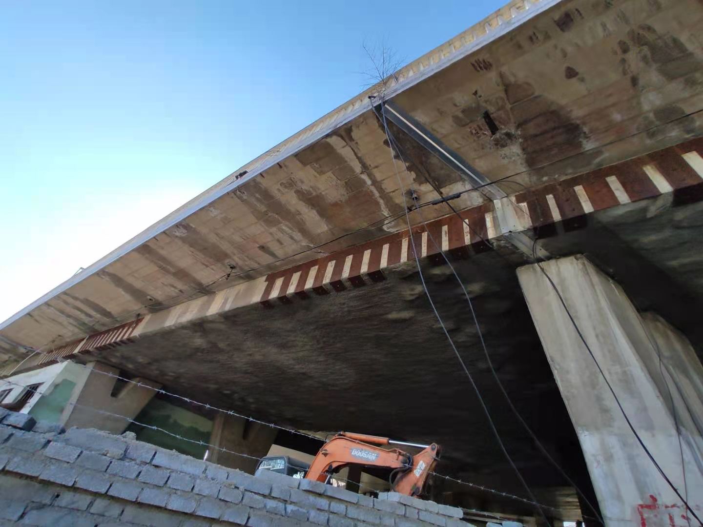 阿鲁科尔沁桥梁粘钢加固的四大特性